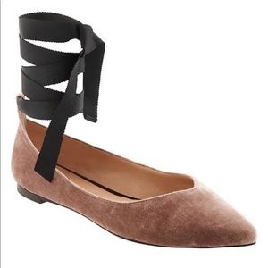 Banana Republic blush velvet pointy flats